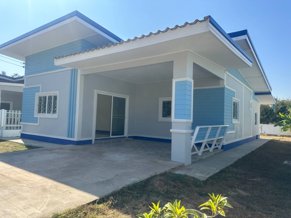 For SaleHouseSakon Nakhon : Very cheap sale!! Newly built single house, many houses to choose from, Mueang District, Sakon Nakhon Province, near Robinson, Makro, Lotus, Airport