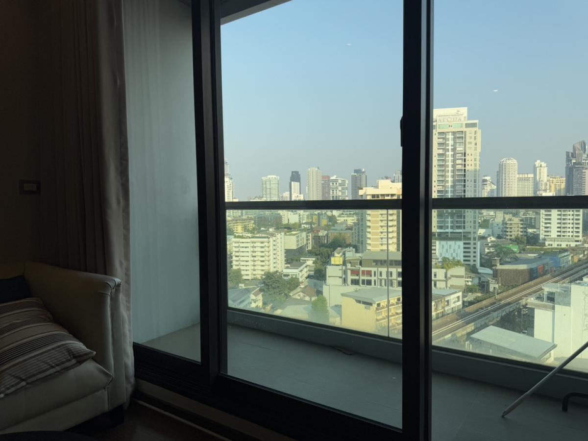 For RentCondoSukhumvit, Asoke, Thonglor : Best value in Phrom Phong!! 1 bedroom, near BTS East, beautiful view, large size! Best price in the building!