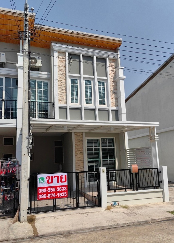 For SaleTownhouseNawamin, Ramindra : For sale: 2-storey townhouse, Golden Town, Ram Intra-Wongwaen, end unit, extension with micropiles at every point, decorated, ready to move in, very new.