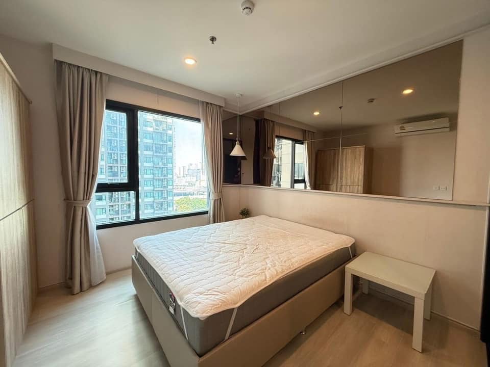 For RentCondoRama9, Petchburi, RCA : Life Asoke, 1 bedroom, 1 bathroom, size 30 sq m, 12A floor, S side. Interested, please contact Line ID 0631645447.