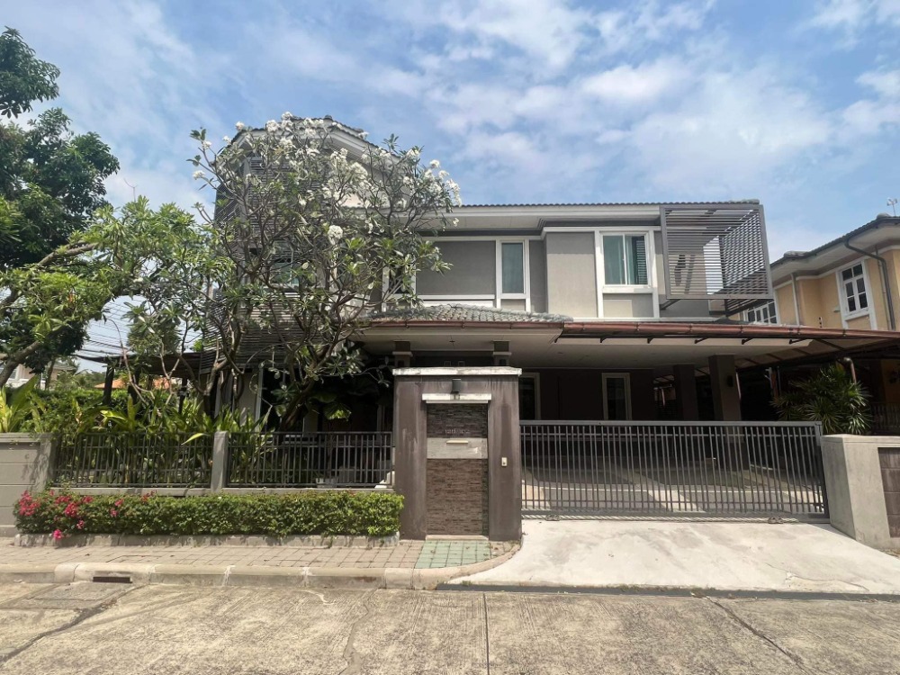 For RentHouseLadkrabang, Suwannaphum Airport : Single house for rent, beautifully decorated, Golden Nakorn, On Nut 65, air-conditioning, full furniture, 4 bedrooms, 4 bathrooms, 3 multipurpose rooms, rental price 95,000 baht