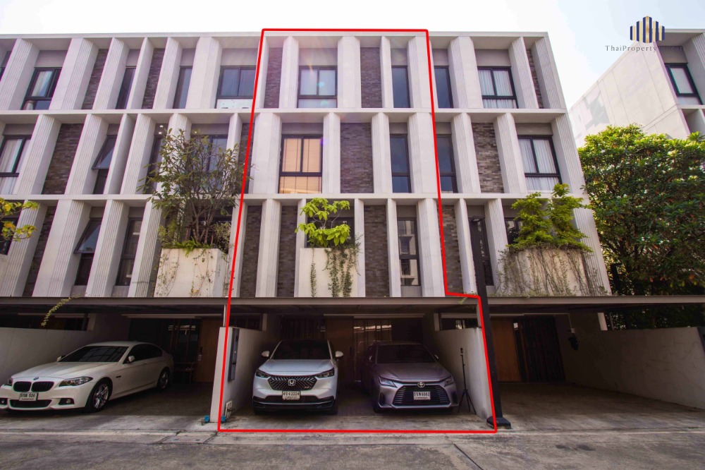 For SaleTownhomeKaset Nawamin,Ladplakao : Luxury Townhome at the Best Price! Townhome in Ratchada - Ladprao (Soi Satri Witthaya 2) 3.5-story 22.2 sq.w 220 sq.m. Puripuri Townhome unbeatable price! Conveniently located near MRT Ladprao , Yellow Line BTS