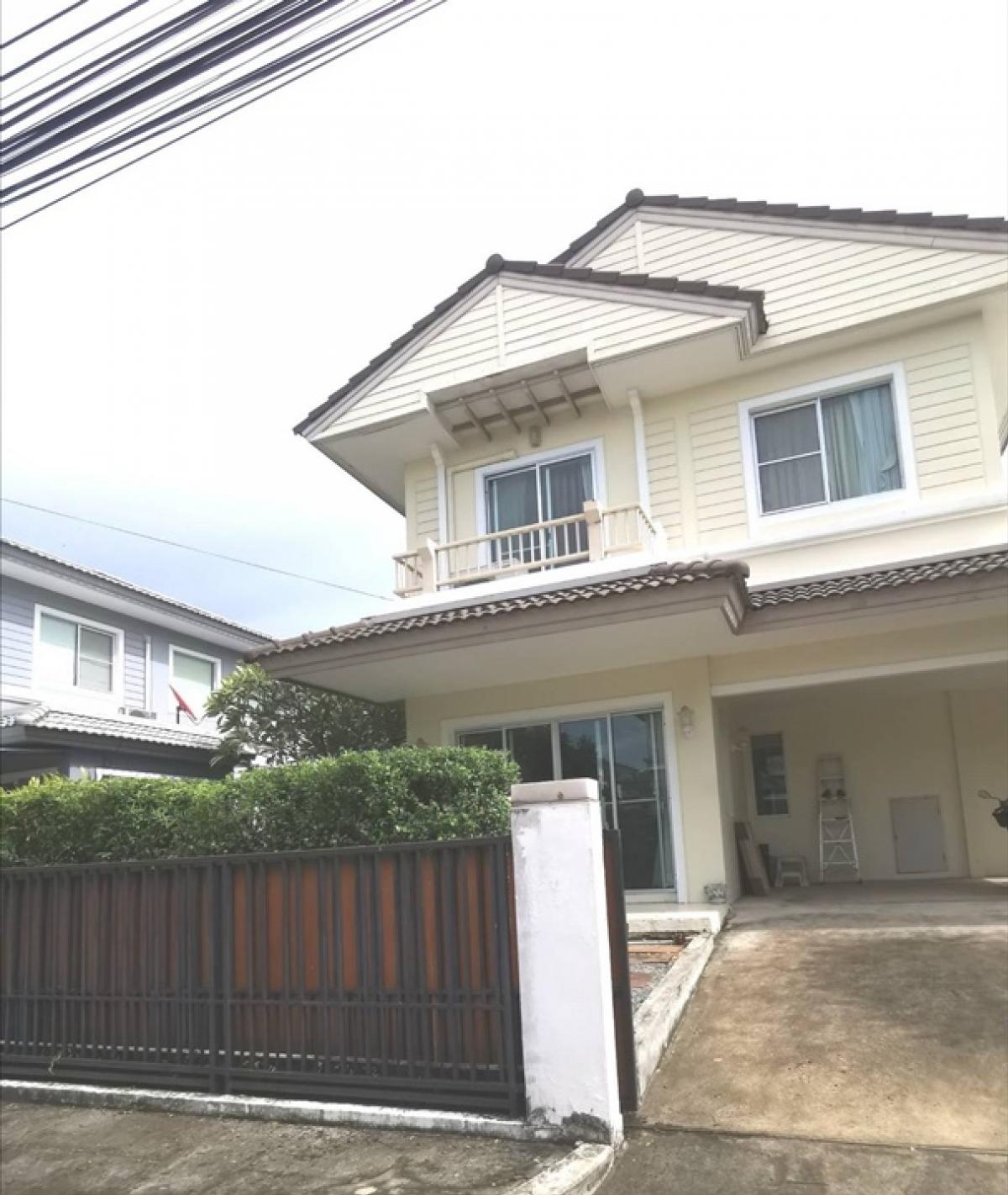 For SaleHouseLadkrabang, Suwannaphum Airport : ✅Single house for sale 3.55 million baht, Chonlada Lat Krabang 54 ✅Chonlada Suvarnabhumi Village, Lat Krabang CHONLADA SUVARNBHUMI ✅Size 60 sq m, 3 bedrooms, 2 bathrooms, 4 air conditioners, kitchen, TV, refrigerator, microwave, complete, ready to move in