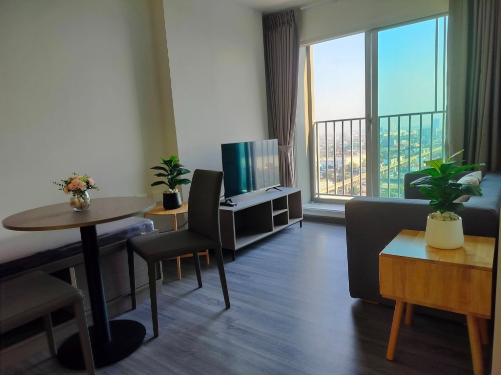 For RentCondoSamut Prakan,Samrong : 🌈🍀FOR RENT>> The TRust @BTS Erawan>> 28th floor One bed 30 sq m. City view River view Fully furnished Next to BTS Erawan #LV-MO1277