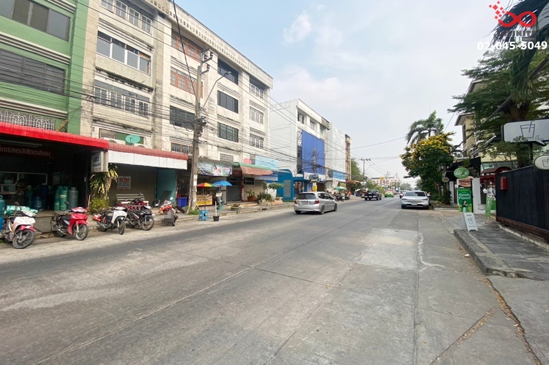 For SaleShophouseOnnut, Udomsuk : Commercial building for sale, 4.5 floors, 17 square wah, Soi On Nut 70/1, Phatthanakan Road