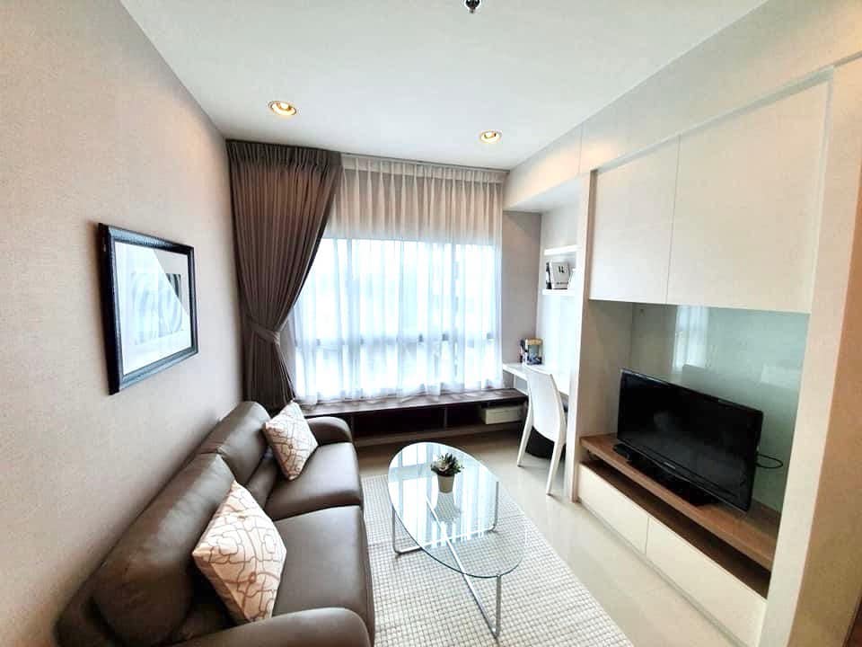 For RentCondoWongwianyai, Charoennakor : Urgently rent a condo in Sathorn area, Q House Condo Sathorn, large room, beautifully decorated, price only 19,000/month