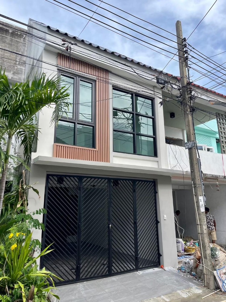 For SaleTownhouseBangna, Bearing, Lasalle : For sale: 2-storey townhouse, 16 sq m, Rom Pho Village, Sanphawut-Bangna Road