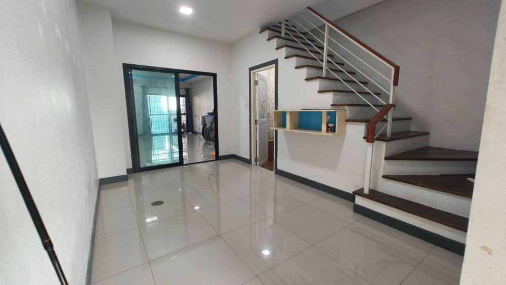 For SaleTownhouseAyutthaya : 2-story Townhouse for sale, Phayom Subdistrict, Wang Noi District, Ayutthaya Province, 2 bedrooms 2 bathrooms, Size 19.6 square wah, Fully furnished