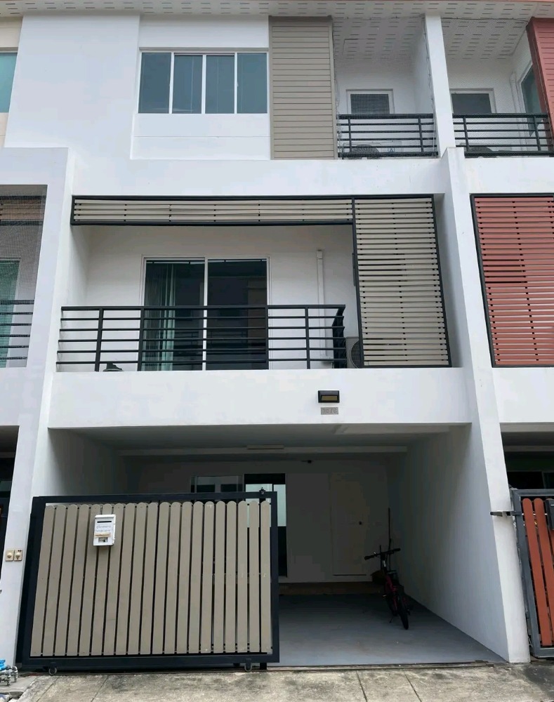 For SaleTownhouseRatchadapisek, Huaikwang, Suttisan : 3-storey townhouse near MRT Sutthisan, price only 5.99 mb contact now