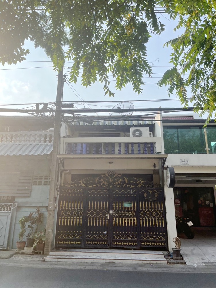 For RentTownhouseRatchadapisek, Huaikwang, Suttisan : HK0397 RENT 2-storey townhouse, 🚪3 bedrooms🚄near MRT Huai Khwang🏢💲Rent: 30,000฿📞O99-5919653,O65-9423251✅LineID:@sureresidence