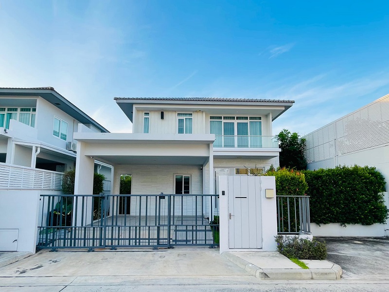 For SaleHouseLadkrabang, Suwannaphum Airport : Single house for sale, corner house, Manthana Bangna-Wongwaen project, near Mega Bangna, Soi Ramkhamhaeng 2, Prawet District, Bangkok.