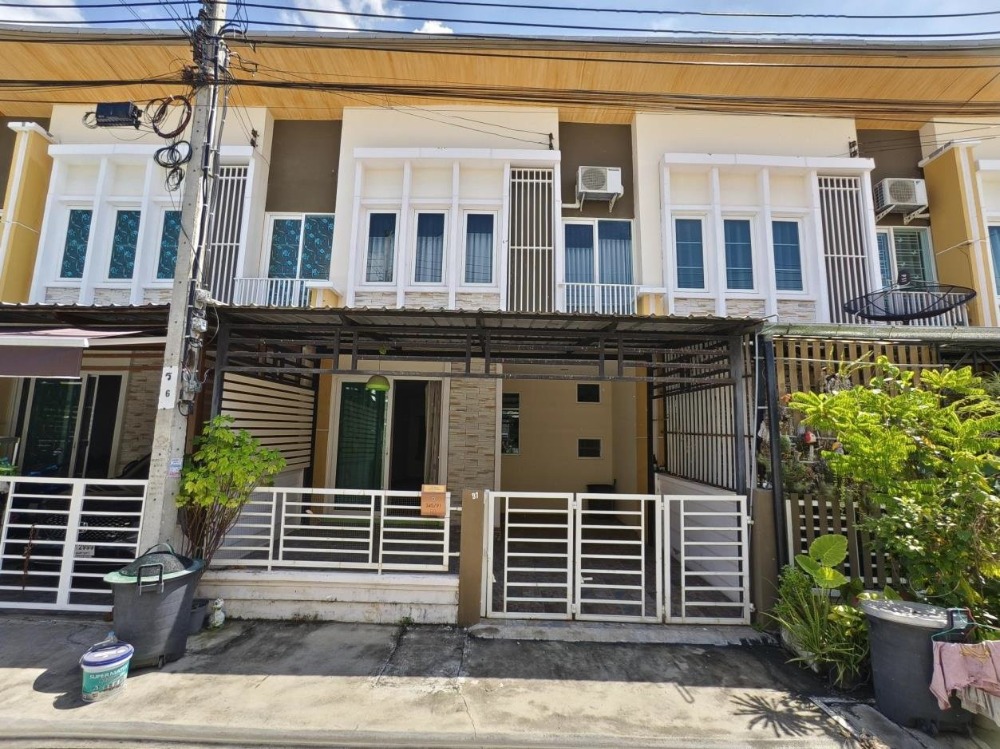 For SaleTownhouseRathburana, Suksawat : For sale: 2-storey townhouse, wide frontage, Golden Town Suk Sawat-Phuttha Bucha, on the main road of the project, price 3.5 million.