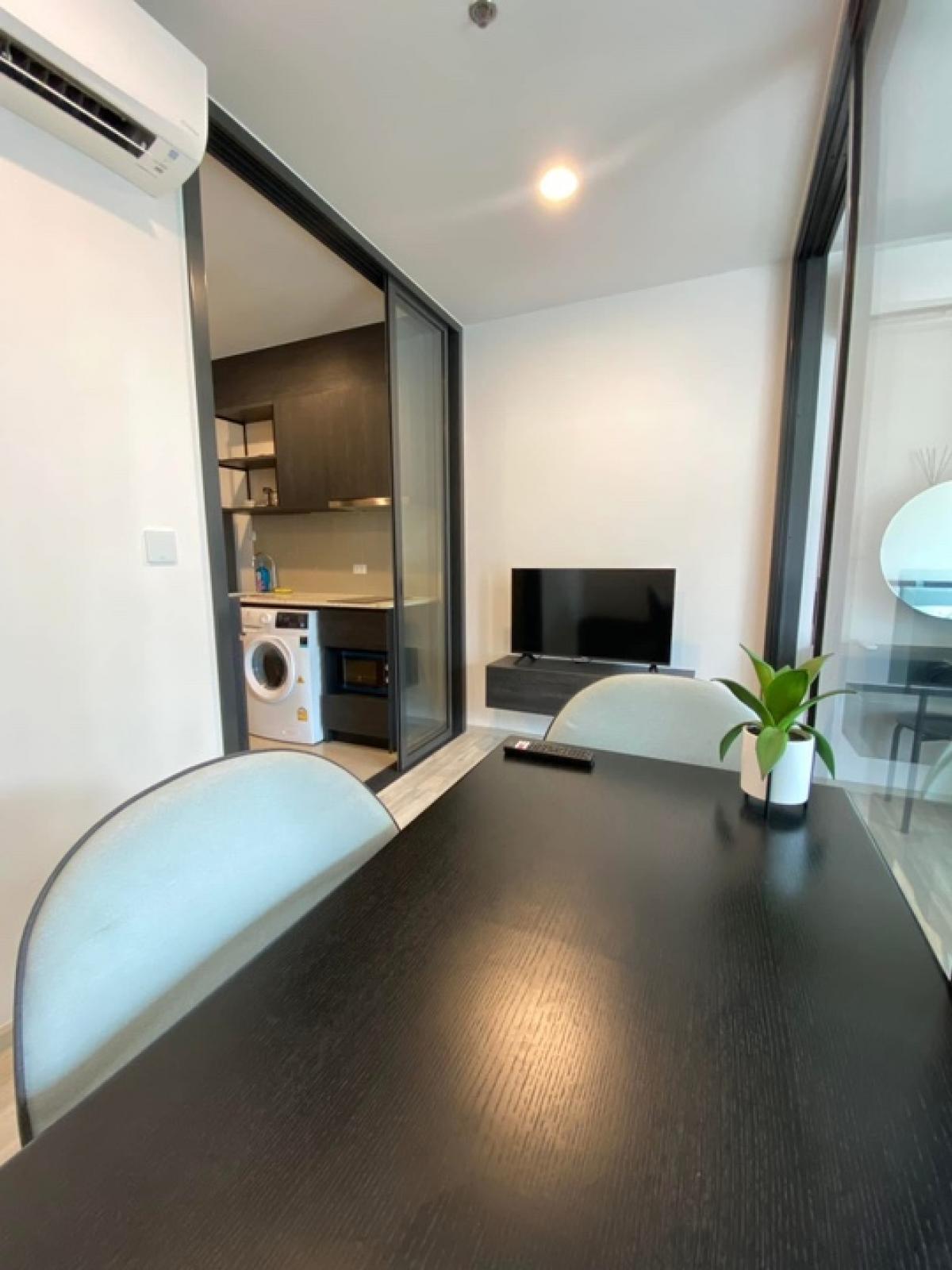 For SaleCondoRatchadapisek, Huaikwang, Suttisan : Urgent sale! Only 3.7 million baht. XT Huai Khwang Studio 27.48 sq.m. Beautifully decorated, ready to move in. Contact 06-5941-9146.