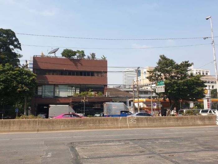 ขายที่ดินสีลม ศาลาแดง บางรัก : Land for sale with 4-storey commercial building