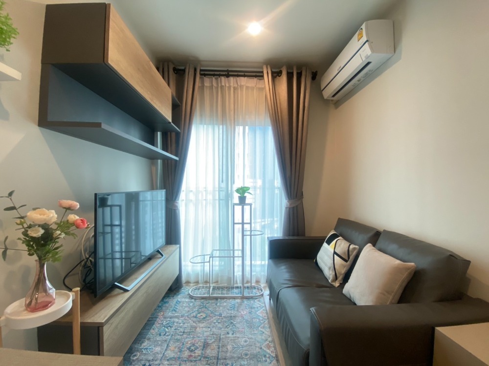 For RentCondoRatchadapisek, Huaikwang, Suttisan : Condo for rent: Noble Revolve Ratchada, near MRT Cultural Center Station, only about 150 meters or just a 2-minute walk.