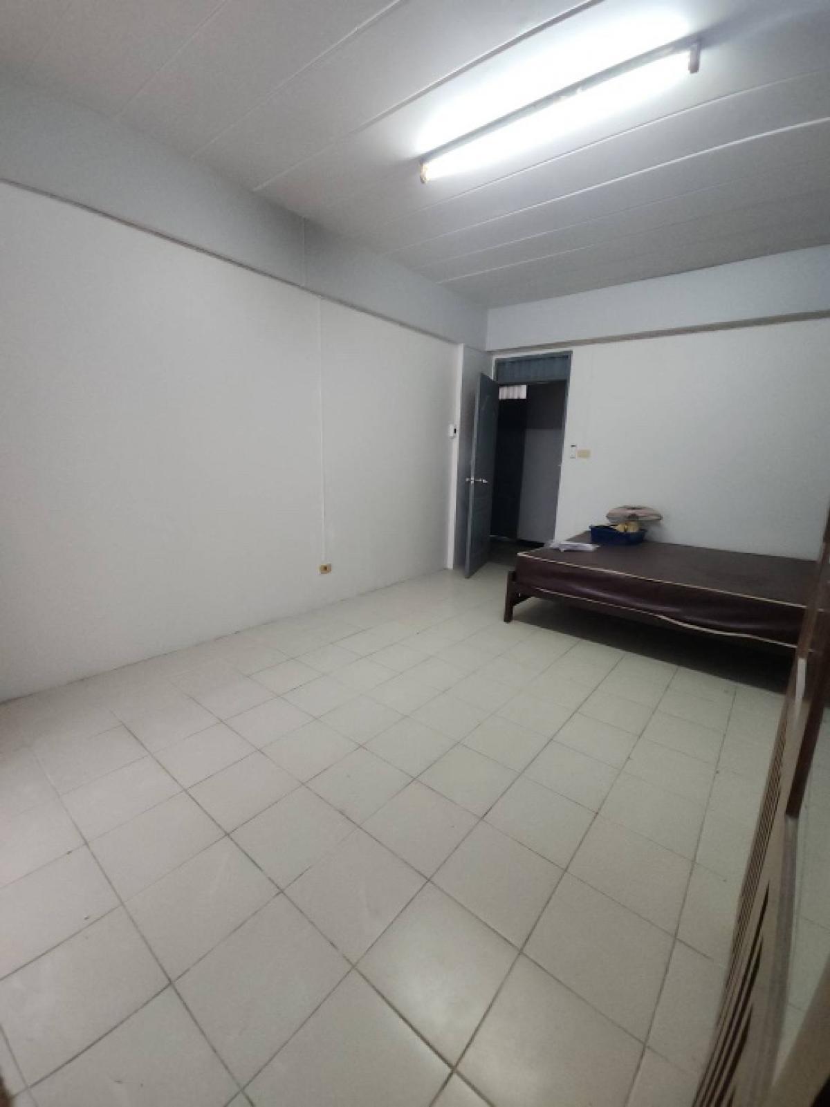 For RentCondoRattanathibet, Sanambinna : For rent: The Residence, Soi Ratchadaphisek 14, near Nonthaburi City Hall and Purple Line MRT station, newly renovated room with furniture, air conditioner