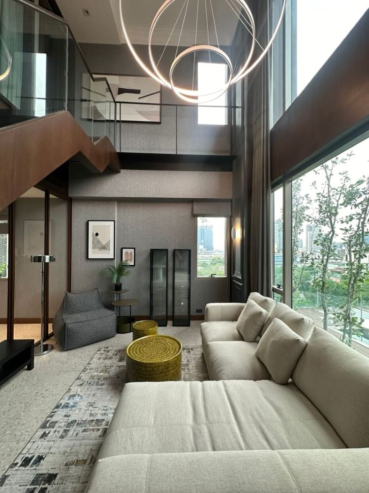 For SaleCondoSukhumvit, Asoke, Thonglor : Ashton Morph Sukhumvit 38 for Sale Newly renovated Duplex with private swimming pool