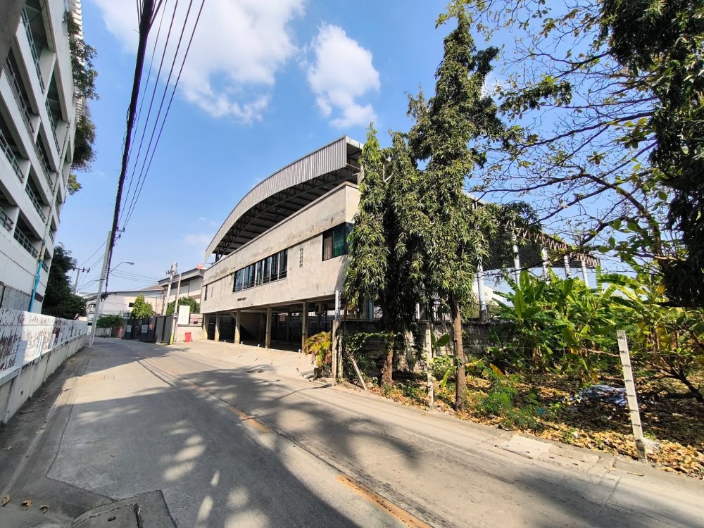 For RentOfficeRama9, Petchburi, RCA : Land and buildings for rent #In the heart of Rama 9 #Research Center #Phetchaburi New Road near MRT Wat Phra Ram 9