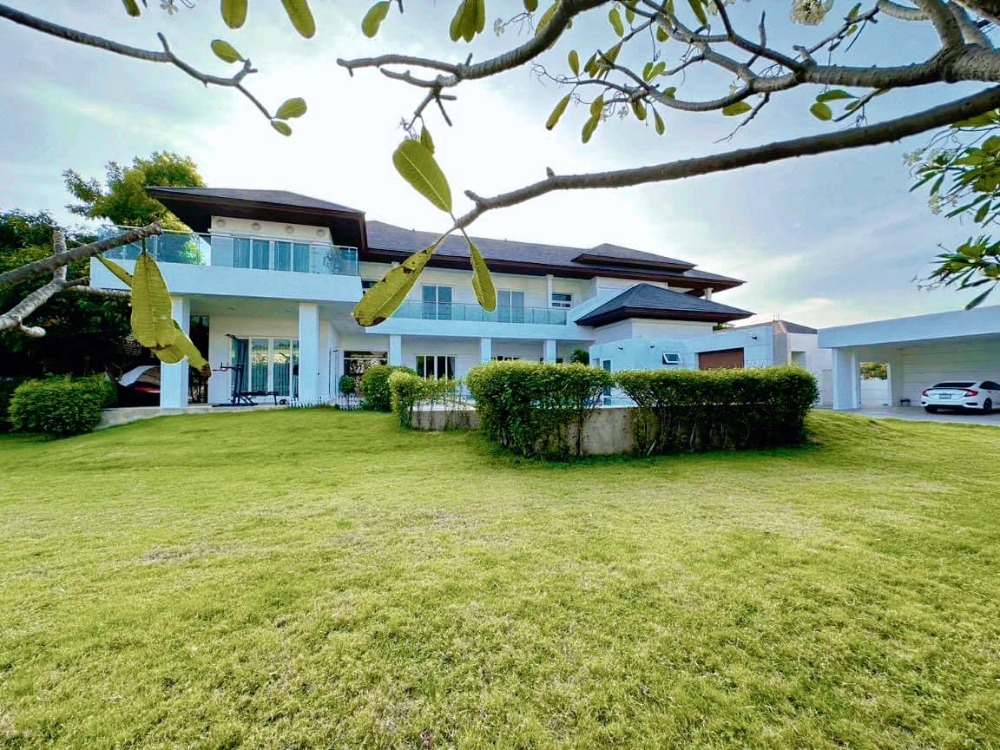 For RentHouseBangna, Bearing, Lasalle : Luxury Villa 7-BR with private swimming pool and huge garden in Bangna-Trad area