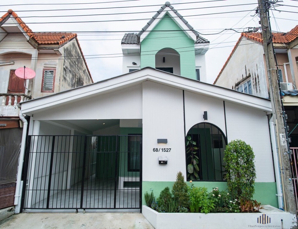 For SaleHouseMin Buri, Romklao : sell luxury house !! The best price at Prime location in Suwinthawong-Nong Chok, Soi Yuwittaya 18. At Amornsap Village,2 stories, 23.3 land area, 102 sq. meters usable space, close to Suvarnabhumi Airport.