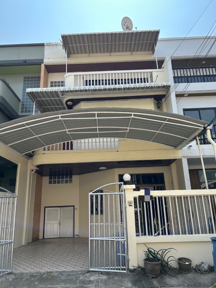 For RentTownhouseChokchai 4, Ladprao 71, Ladprao 48, : Townhouse for rent, 3 floors, Lat Phrao 71 Road, air-conditioner, some furniture, 4 bedrooms, 3 bathrooms, rent price 18,000 baht per month [can register a company]