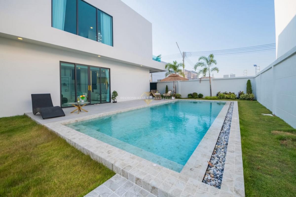 For SaleHousePattaya, Bangsaen, Chonburi : Luxury House with Spacious Living Room (7.4-meter height) for sale, Pool Villa, Pattaya