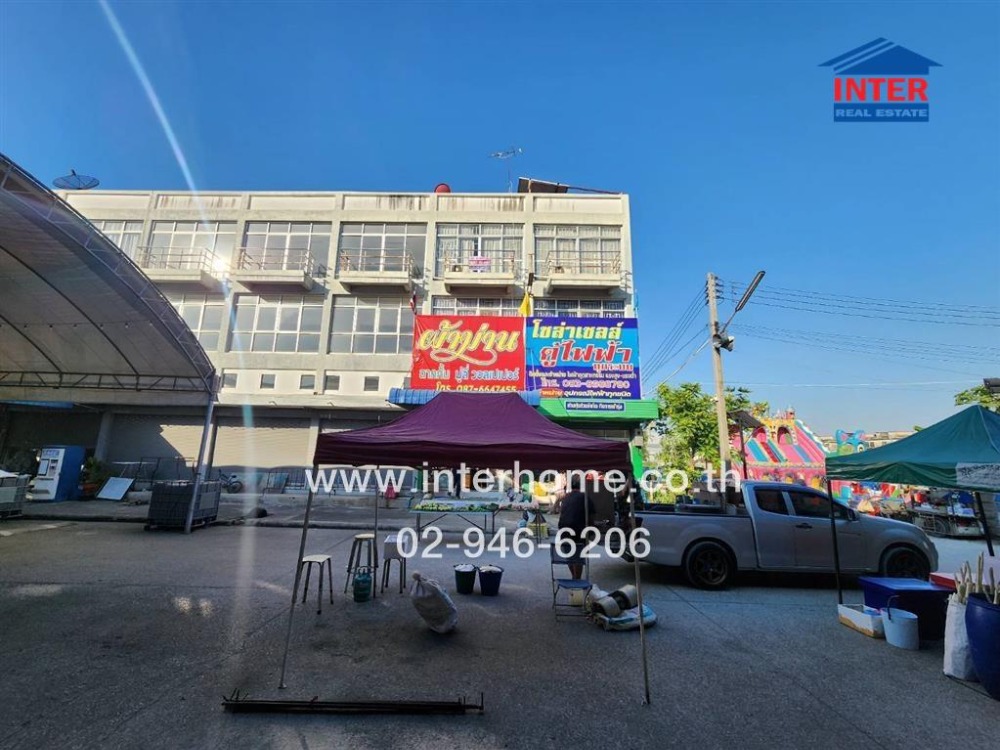 For SaleShophouseMahachai Samut Sakhon : Commercial building, 3.5 floors, 32 sq m. Commercial building, Sam Yaek Krathum Baen, Setthakit-Krathum Baen Road, Phetkasem Road, Krathum Baen, Samut Sakhon