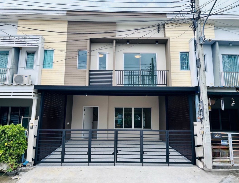 For SaleTownhouseLadkrabang, Suwannaphum Airport : For inquiries, call: 080-979-8999 The Connect 15 On Nut Chaloem Prakiat Rama 9 Soi 87, 2-storey townhouse, width 5.7 meters, 21 square wah, 3 bedrooms, 2 bathrooms, near Airport Link Ban Thap Chang.