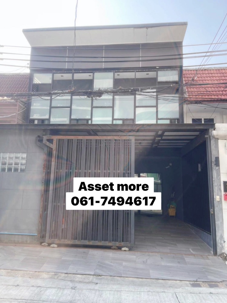 For RentTownhouseSukhumvit, Asoke, Thonglor : Townhouse for rent, 2 floors, 2 houses next to each other, in the city center, size 39 sq m, usable area 108 sq m, newly renovated house, near Asoke BTS, Khlong Toei Subdistrict, Khlong Toei District, Bangkok