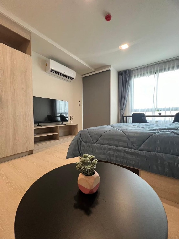 For RentCondoPathum Thani,Rangsit, Thammasat : ⭐ For rent dcondo Hype Rangsit (Dcondo Hype Rangsit) Beautiful room, good condition, brand new room, location opposite Bangkok University, very cheap price 🥰 1 bedroom, 1 bathroom, size 26 sq m., price 12,000/month ✨ Complete electrical appliances, washin