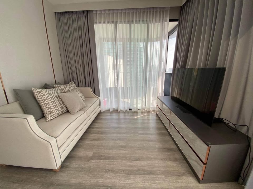 For RentCondoRama9, Petchburi, RCA : ⭐️ Ideo Mobi Asoke ⭐️2 BED 1 BATH 55 sq m. Luxurious decoration, fully furnished, ready to move in