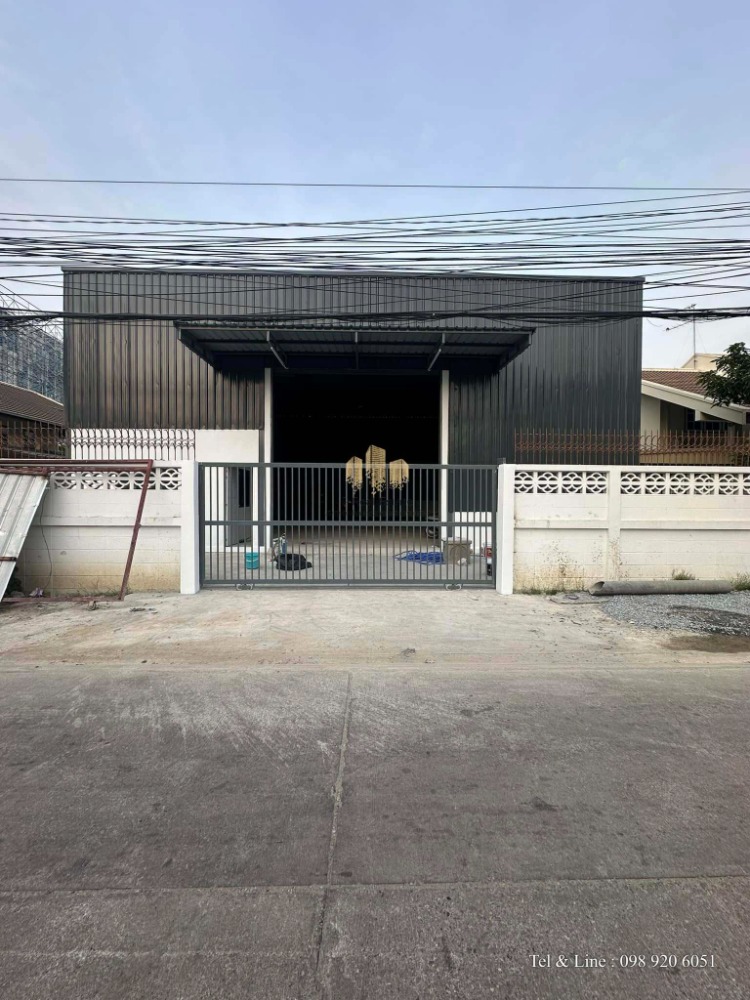 For RentWarehouseNawamin, Ramindra : Warehouse/office for rent, Ram Intra, Watcharapol, Tha Raeng Subdistrict, Bang Khen District, Bangkok, area 200 sq m.