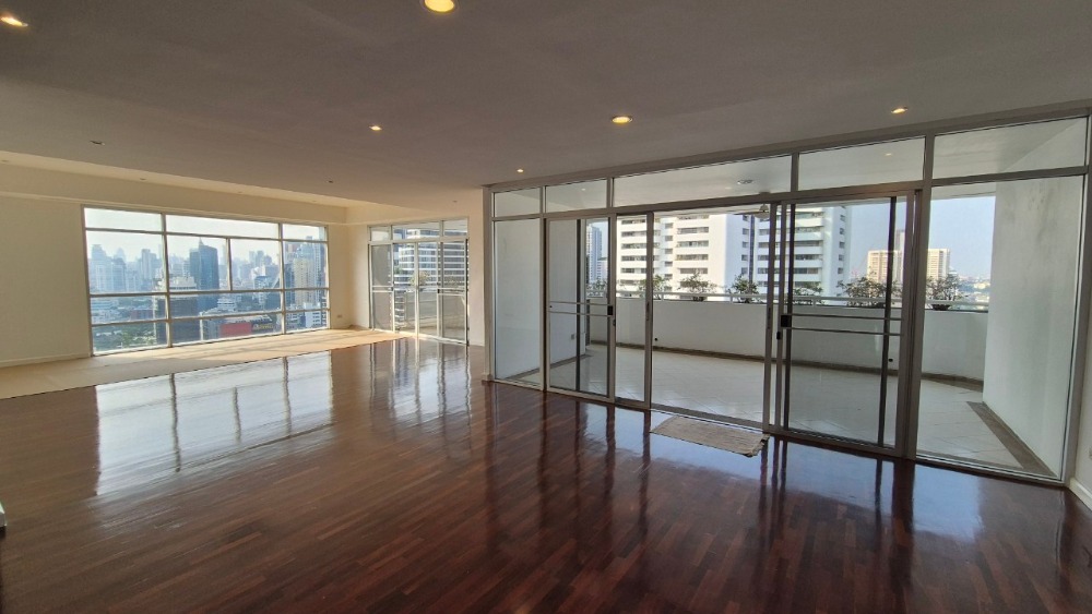 ให้เช่าคอนโดสุขุมวิท อโศก ทองหล่อ : For Rent La Cascade Condominium in Ekkamai Soi 10 - Spacious Room 420 sqm