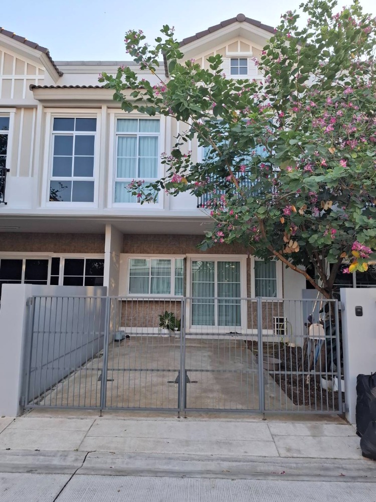 For RentHouseBangna, Bearing, Lasalle : 🏡 Townhouse for rent, Villaggio 2 Srinakarin-Bangna, near Mega Bangna, only 5 minutes, fully furnished and electric appliances, ready to move in ✅✅ 🐶🐱 Small pets allowed 🐶🐱