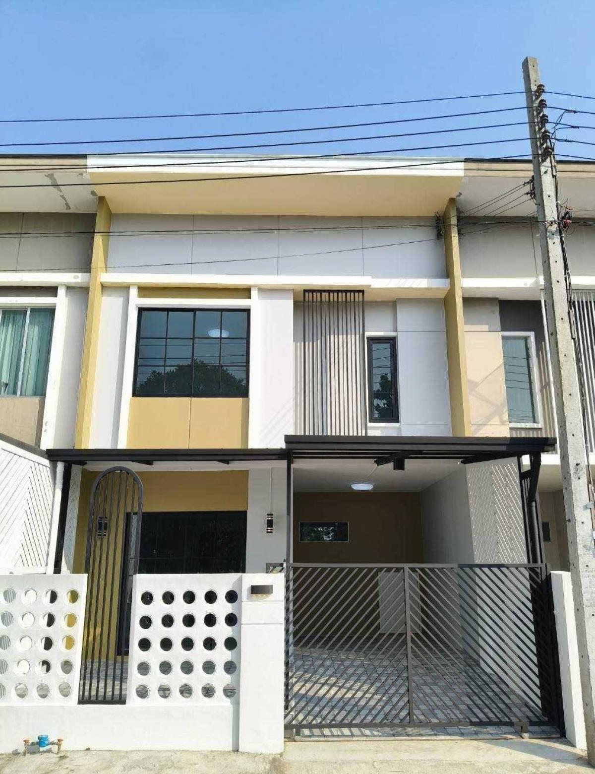 For SaleTownhouseNawamin, Ramindra : 2 -story townhome for sale, Pruksa Village 55/2, Khlong Nueng Mosque, Bang Chan, Khlong Sam Wa, Hathai Rat Suwinthawong, Min Buri Cultural Center, Minburi Market, Hathairat Market Fashion Island Safari World, Sin Medical Hospital Nopparat Ram Inthra Hospi