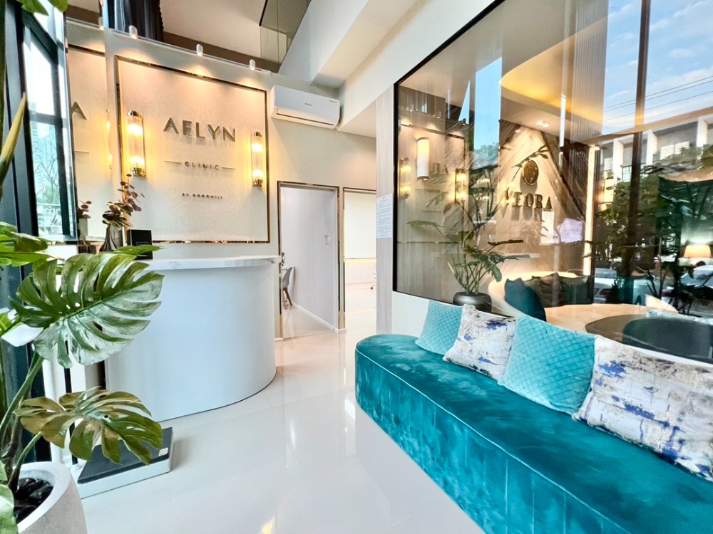 For LeaseholdShophouseSamut Prakan,Samrong : Beauty clinic for sale in Bangna in the Cascade project, decorated with luxury style stones, with a high-end customer base.