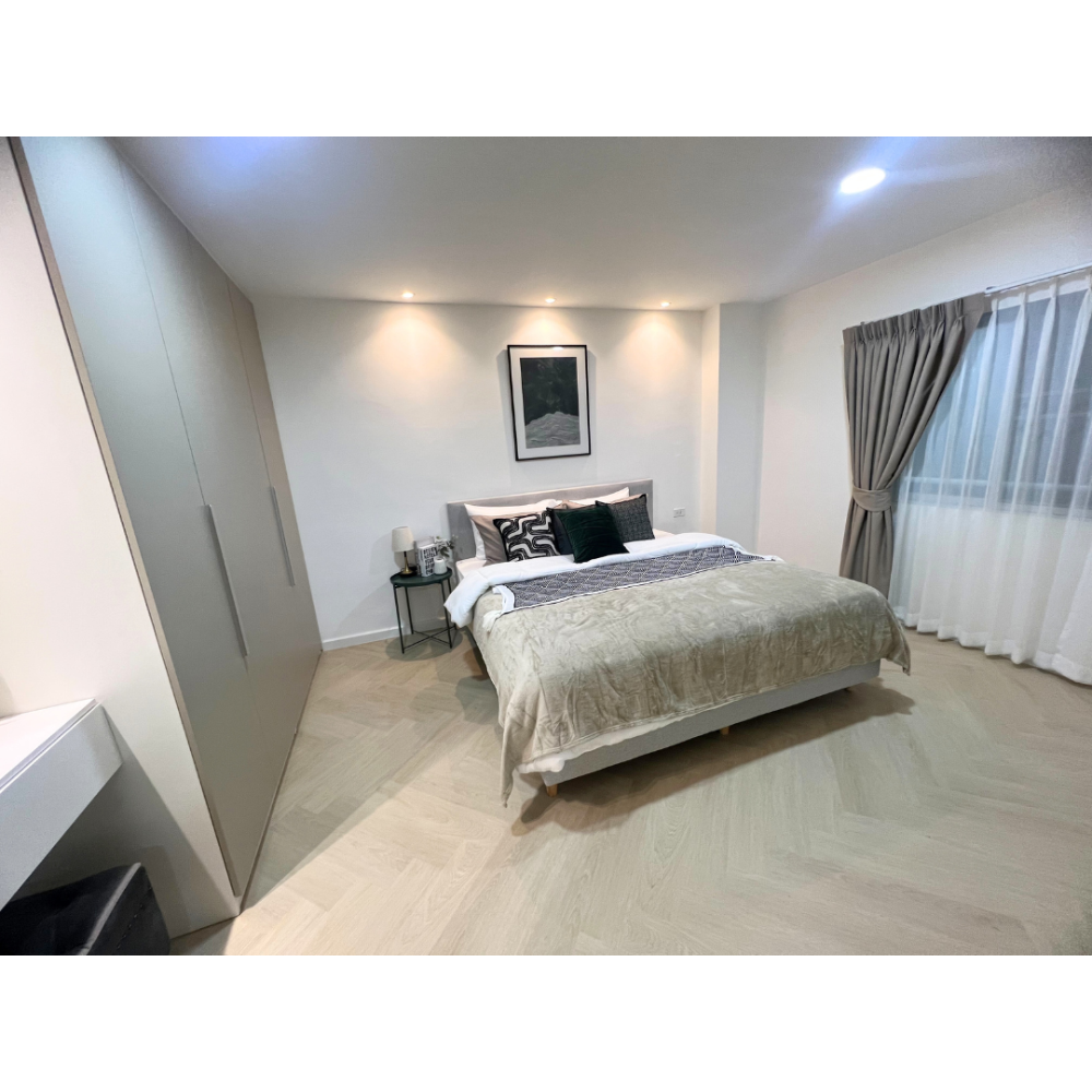 For SaleCondoLadprao, Central Ladprao : For Sale: Condo on Soi Lat Phrao 48, 52 sqm, 4th Floor, Lat Phrao Road Prime location with easy access, near the Yellow Line BTS station.