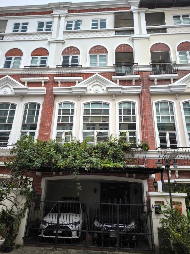 For SaleHouseSathorn, Narathiwat : 4-storey house, Sathorn Soi 1, 25.59 million baht.