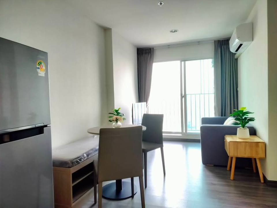 For RentCondoSamut Prakan,Samrong : The Trust @ BTS Erawan / 30 sq m. 28th floor *