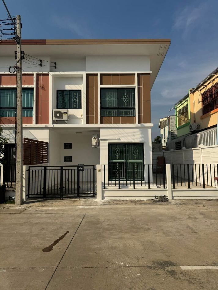 For SaleTownhousePathum Thani,Rangsit, Thammasat : FOR SALE ! Urgent  town home 2 Fl.  J Town 1 Rungsit Klong 1