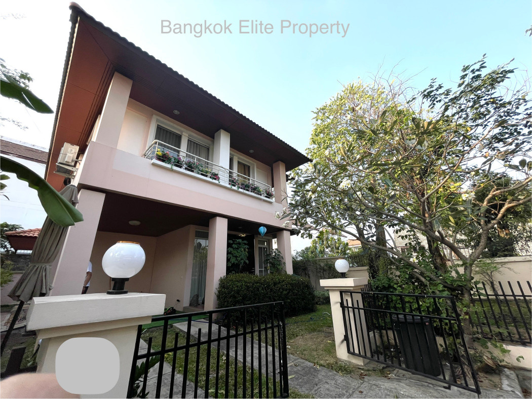 For RentHouseYothinpattana,CDC : Single house for rent, Pradit Manutham, near SISB, corner plot, 2 bedrooms, 3 bathrooms