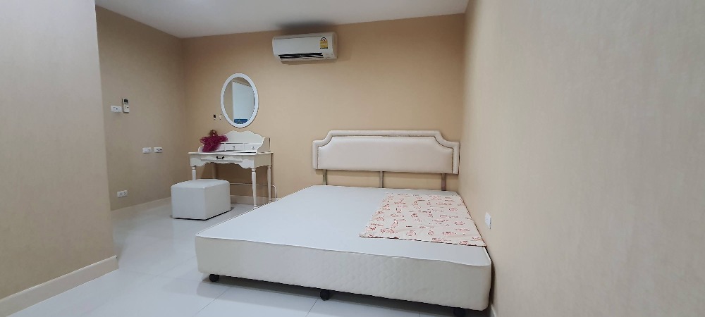 For SaleCondoOnnut, Udomsuk : Urgent sale, 2 bedrooms, 64 sq m., near BTS, Condo The Green 2 (SM946)