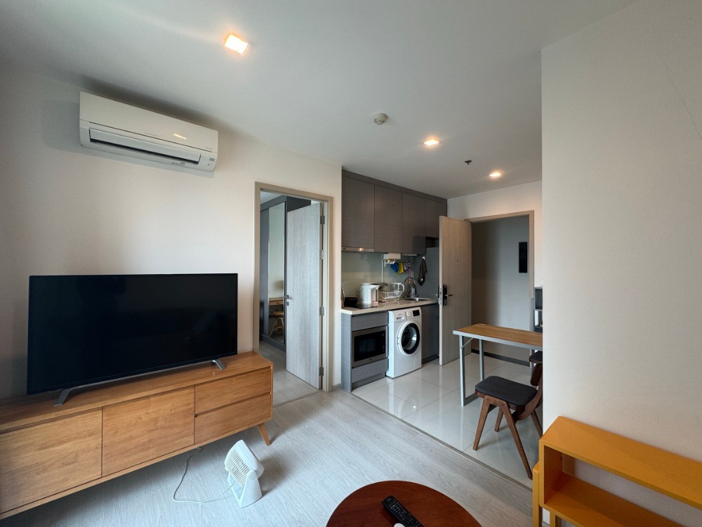 For RentCondoSukhumvit, Asoke, Thonglor : 🏢 Rhythm Sukhumvit 36-38🛏️Beautiful room ✨There are many rooms 🌐Good location📍High floor 🌤️Beautiful view 🛋️Fully furnished 📺 Complete electrical appliances (special price)