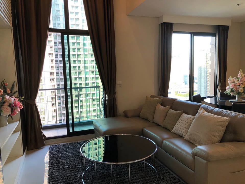 ให้เช่าคอนโดพระราม 9 เพชรบุรีตัดใหม่ RCA : Villa Asoke For Rent 1 Bedroom Duplex 80 Sq.m  High floor Nice view - Ready to move in