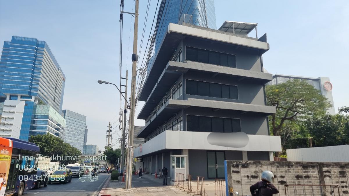 For RentShop HouseKhlongtoei, Kluaynamthai : Rama 4, commercial building for rent, near MRT  suitable for a showroom, office, parking for 10 cars