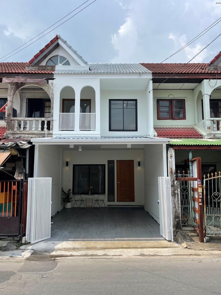 For SaleTownhouseKaset Nawamin,Ladplakao : Townhouse for sale 2 floors 22 sq. wah Nawamin 111