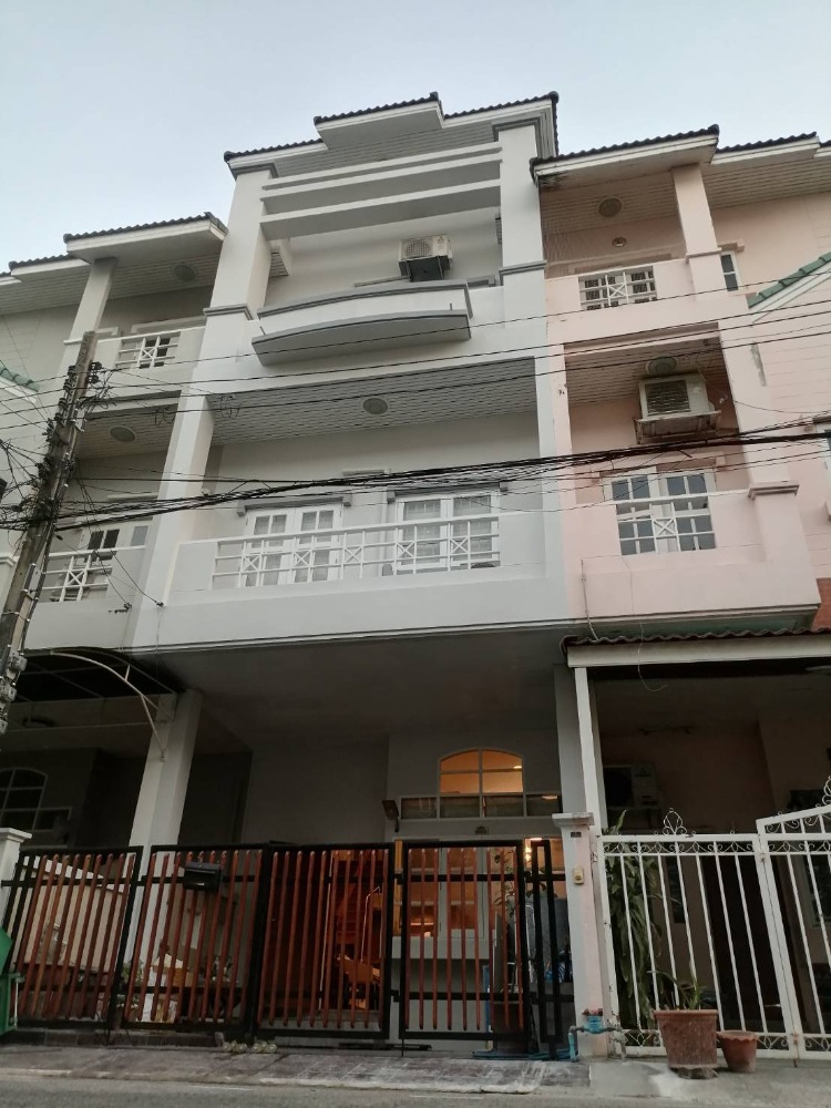 For RentTownhomeChokchai 4, Ladprao 71, Ladprao 48, : For rent: 3-storey townhouse, Ketnuti Chemine Village, Lat Phrao 87 3 bedrooms, 4 bathrooms 20,000 THB @thebrokerage