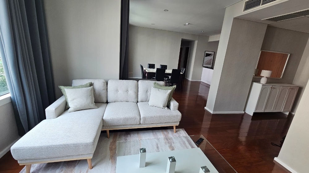 For RentCondoSukhumvit, Asoke, Thonglor : Condo for rent in Asoke area, convenient transportation, at Wind Sukhumvit 23, 3 bedrooms, ready to move in today.