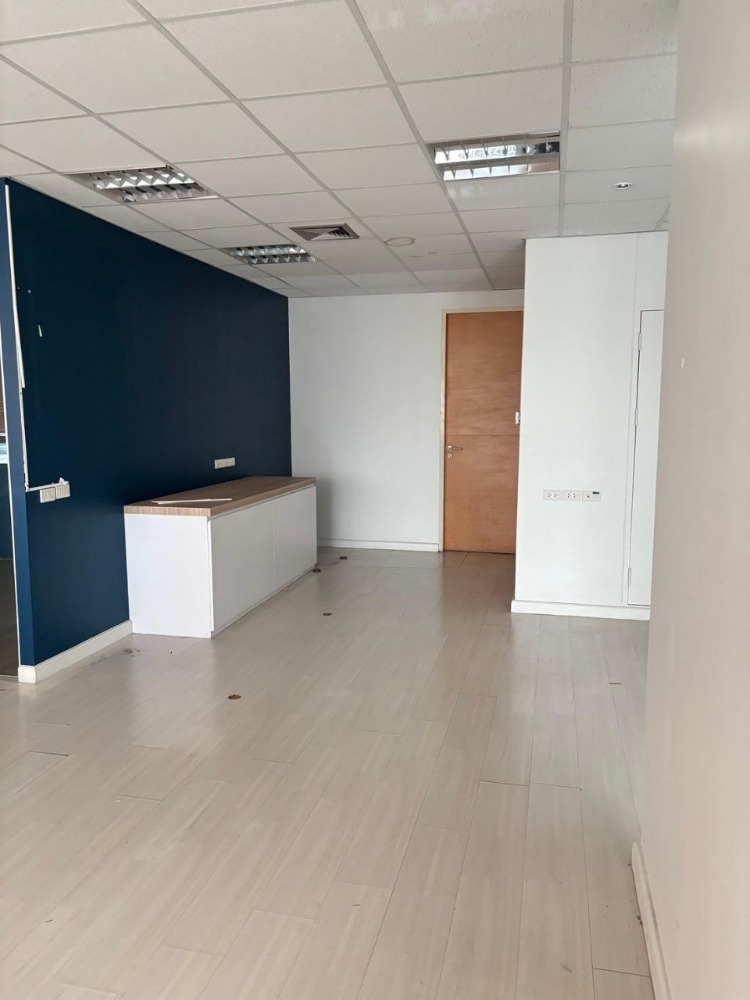 For RentOfficeBangna, Bearing, Lasalle : Office space for rent (partially furnished) @Central City Tower Bangna