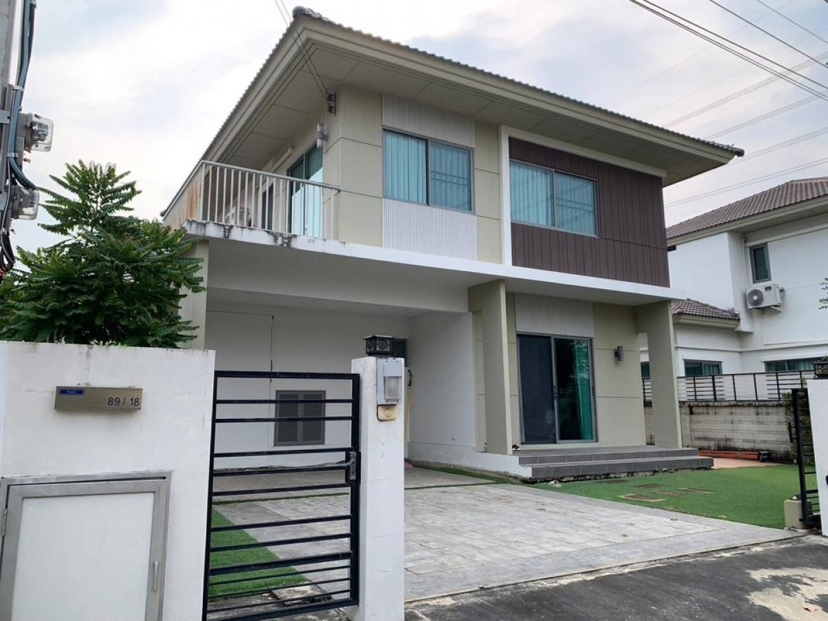 For RentHousePattanakan, Srinakarin : Perfect Place Village, New Krungthep Kreetha  📌 3 bedrooms + 1 maid's room  📌 3 bathrooms (1 maid's room with an en-suite bathroom)  📌 Thai and Western kitchens  📌 4 air conditioners  📌 Extension, easy to wash